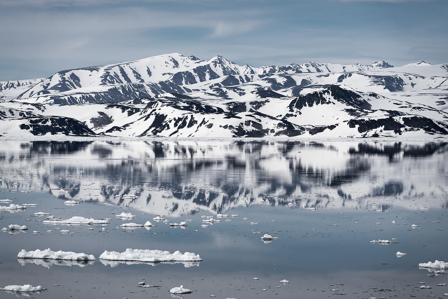 Au cœur des glaces de l'Arctique, du Svalbard au Groenland ©StudioPONANT_Morgane Monneret