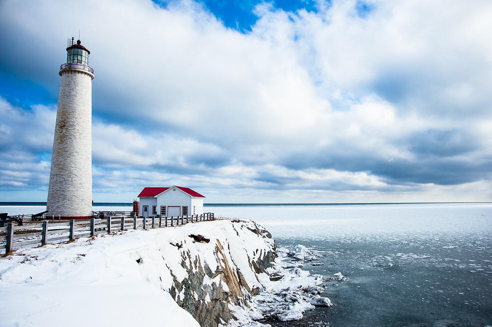 Le fleuve Saint-Laurent au cœur de l'hiver boréal